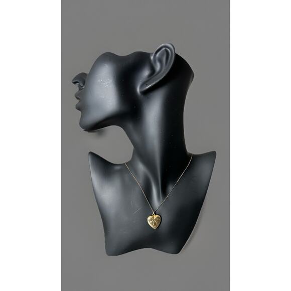 Cute Vintage Gold Tone Etched Heart Locket - Picture 1 of 4